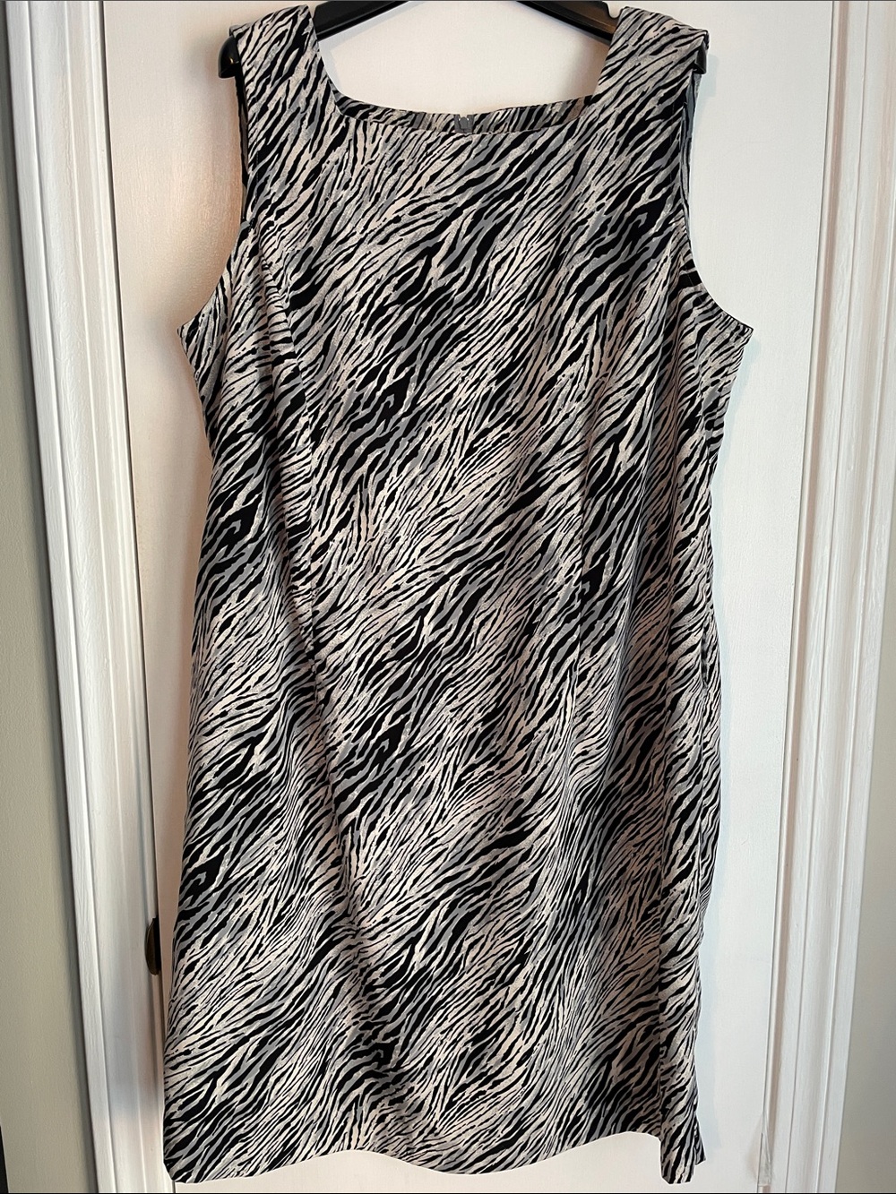 Sag Harbor Black and White Zebra Print Sleeveless Midi Dress